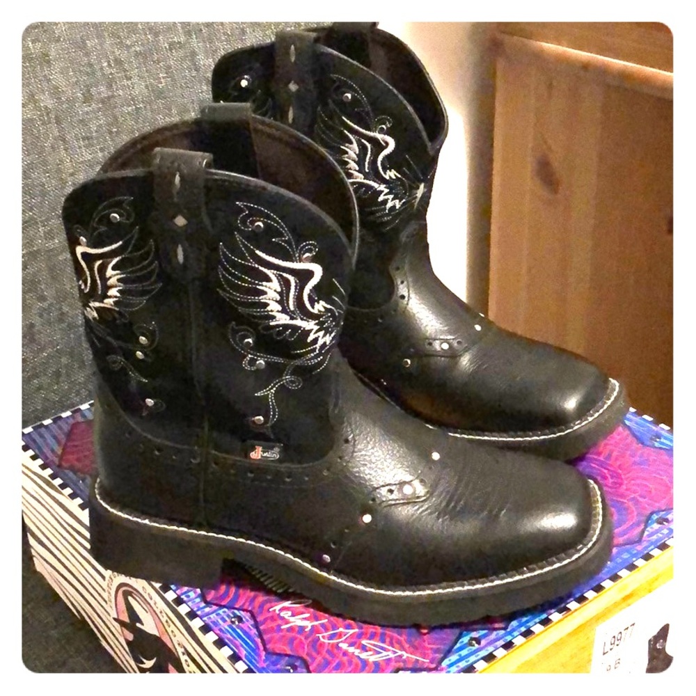 Justin Women's 8" Gypsy Cross & Wings Western Boot